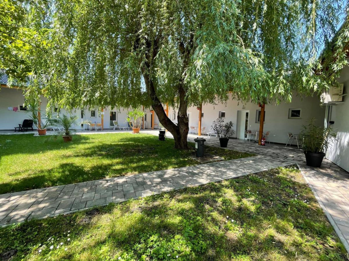Liget Ueduelopark Fonyod Aparthotel Buitenkant foto