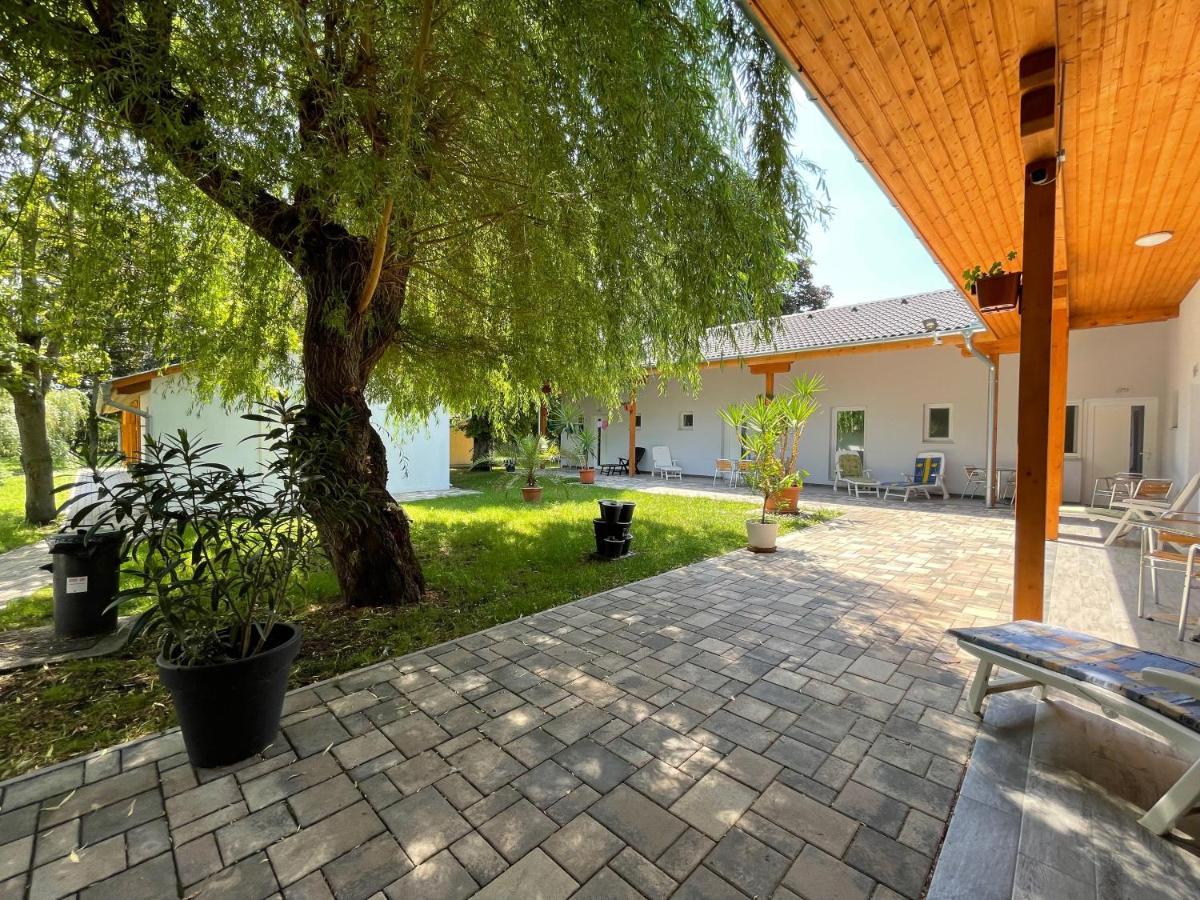 Liget Ueduelopark Fonyod Aparthotel Buitenkant foto