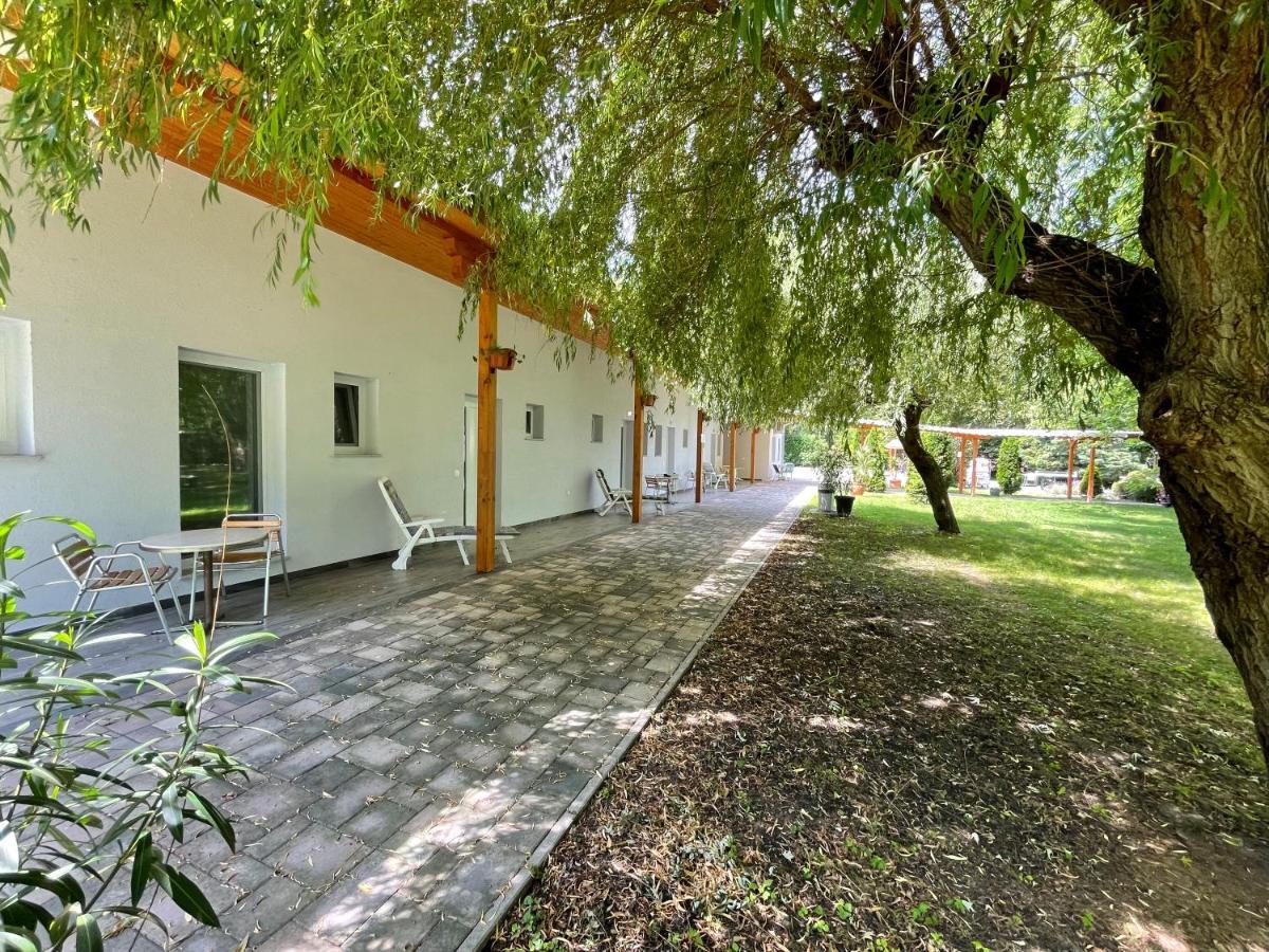 Liget Ueduelopark Fonyod Aparthotel Buitenkant foto
