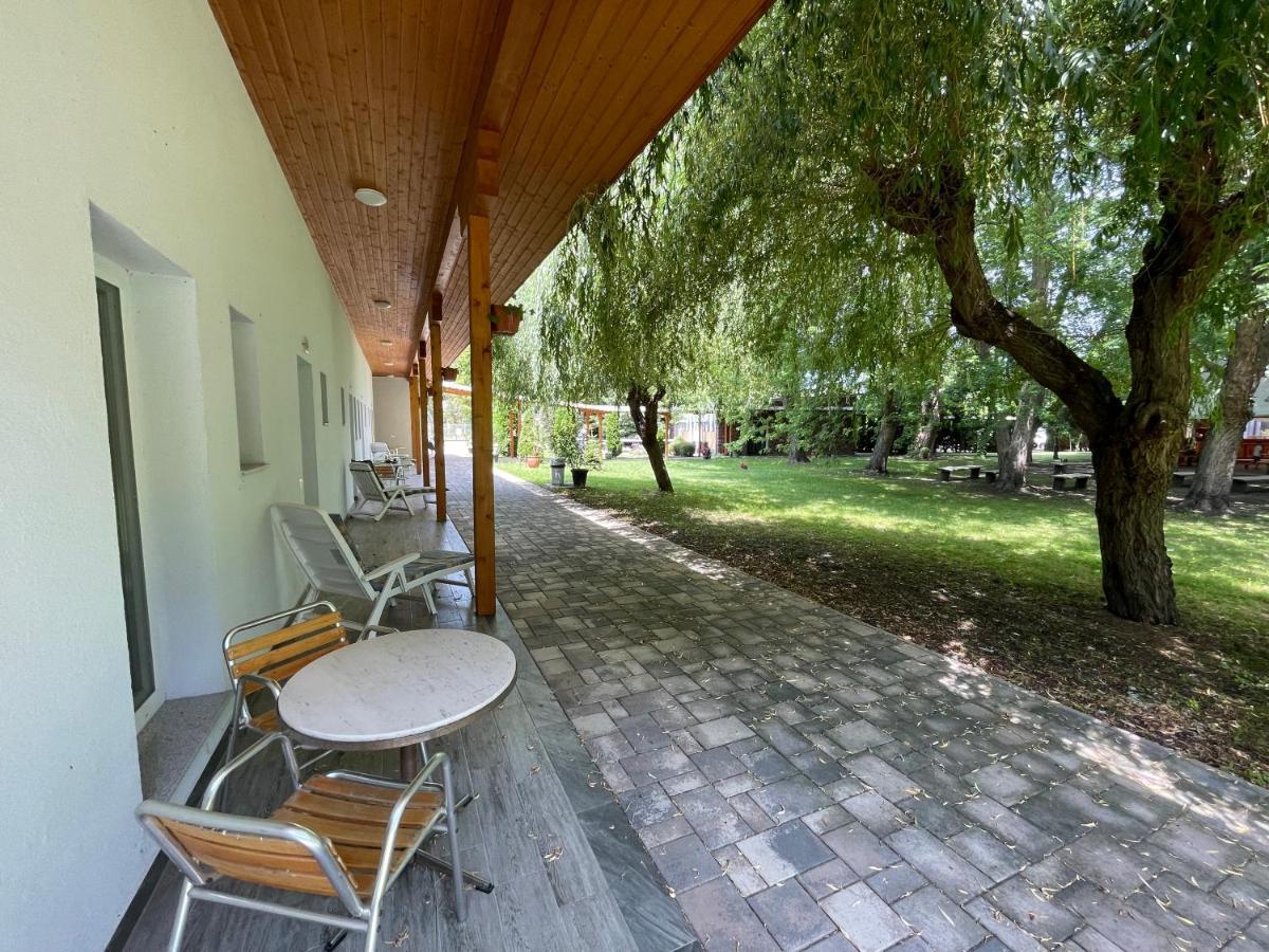 Liget Ueduelopark Fonyod Aparthotel Buitenkant foto