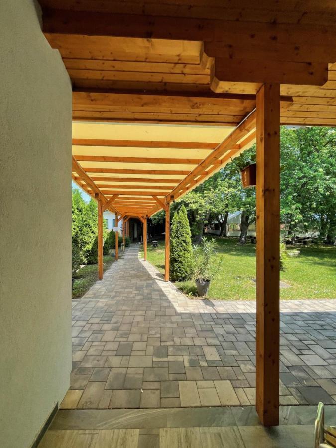 Liget Ueduelopark Fonyod Aparthotel Buitenkant foto